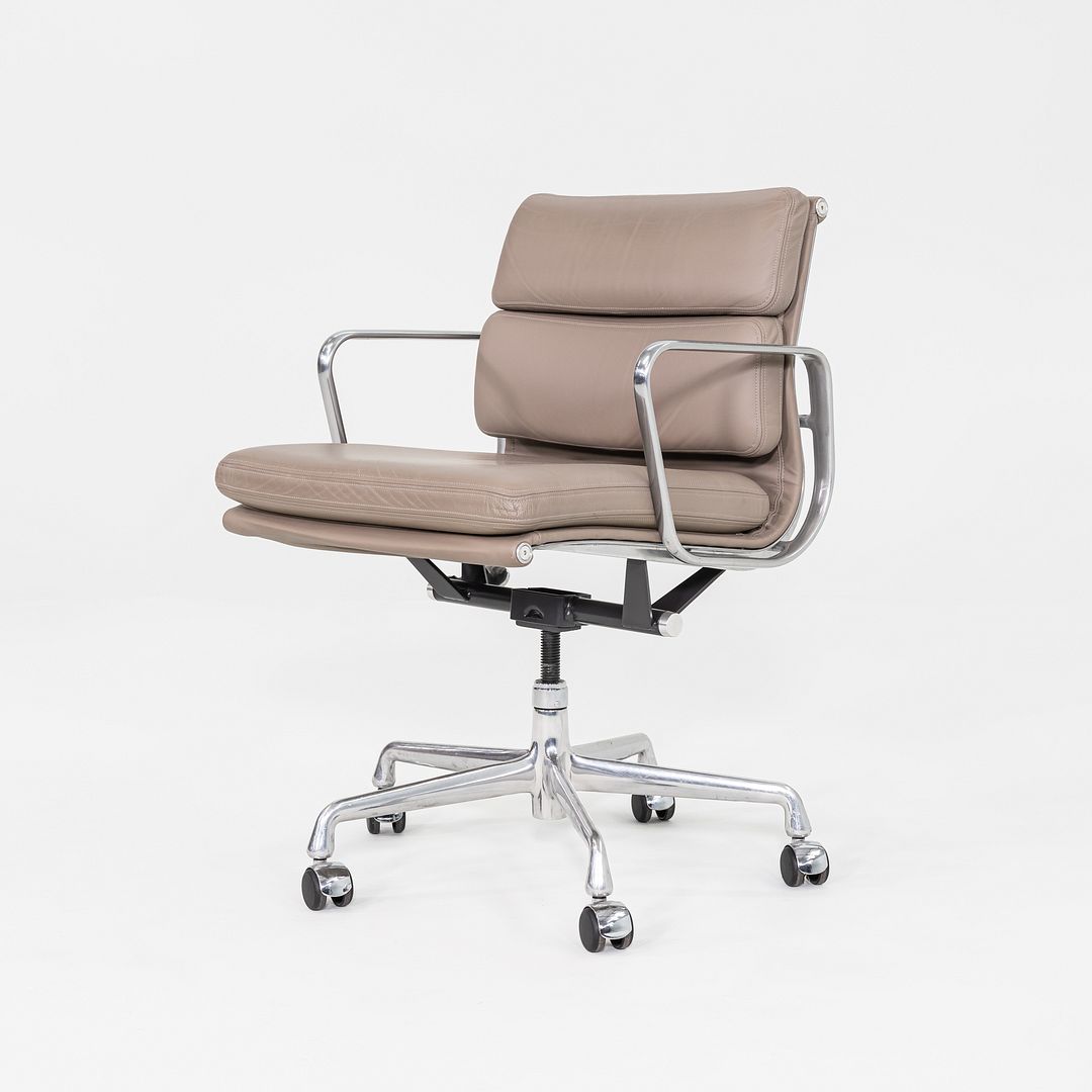 Soft Pad Management Chair, EA435