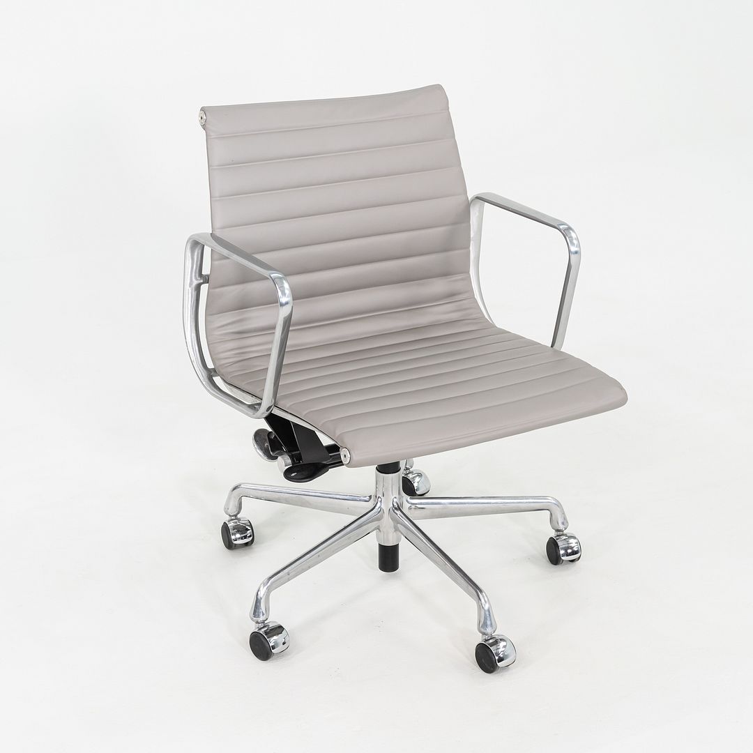 Eames Aluminum Group Management Desk Chair, Model EA335