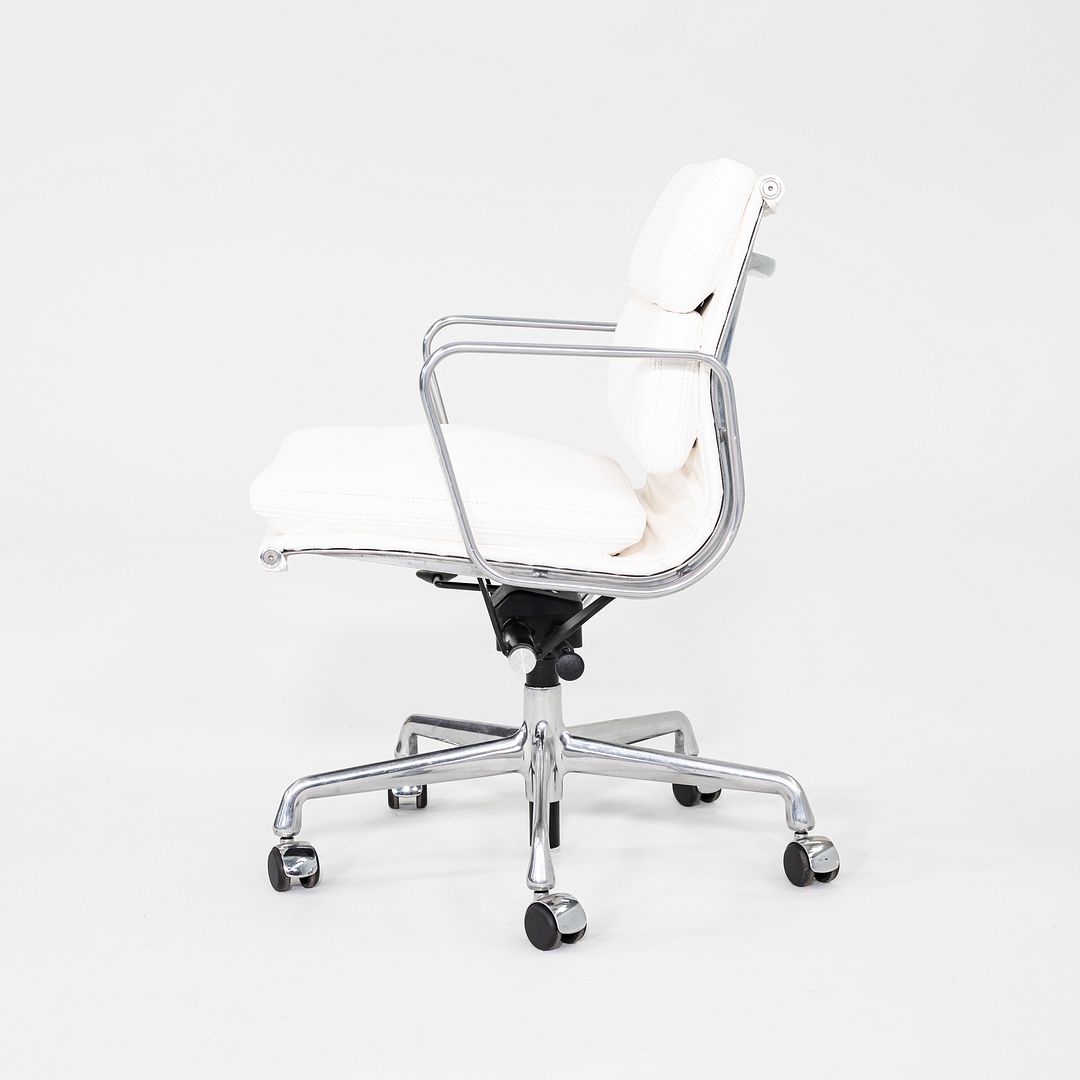 Soft Pad Management Chair, EA435