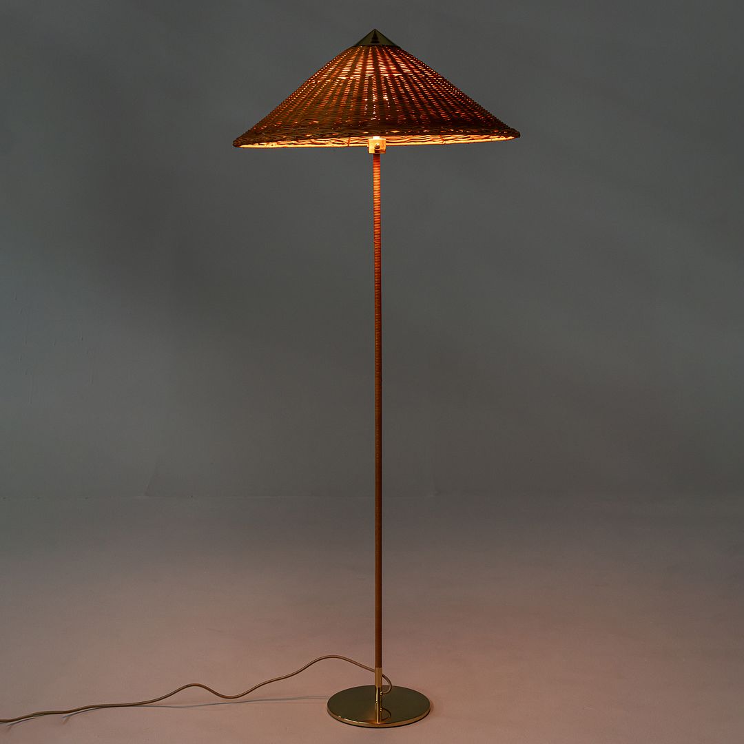 9602 Floor Lamp