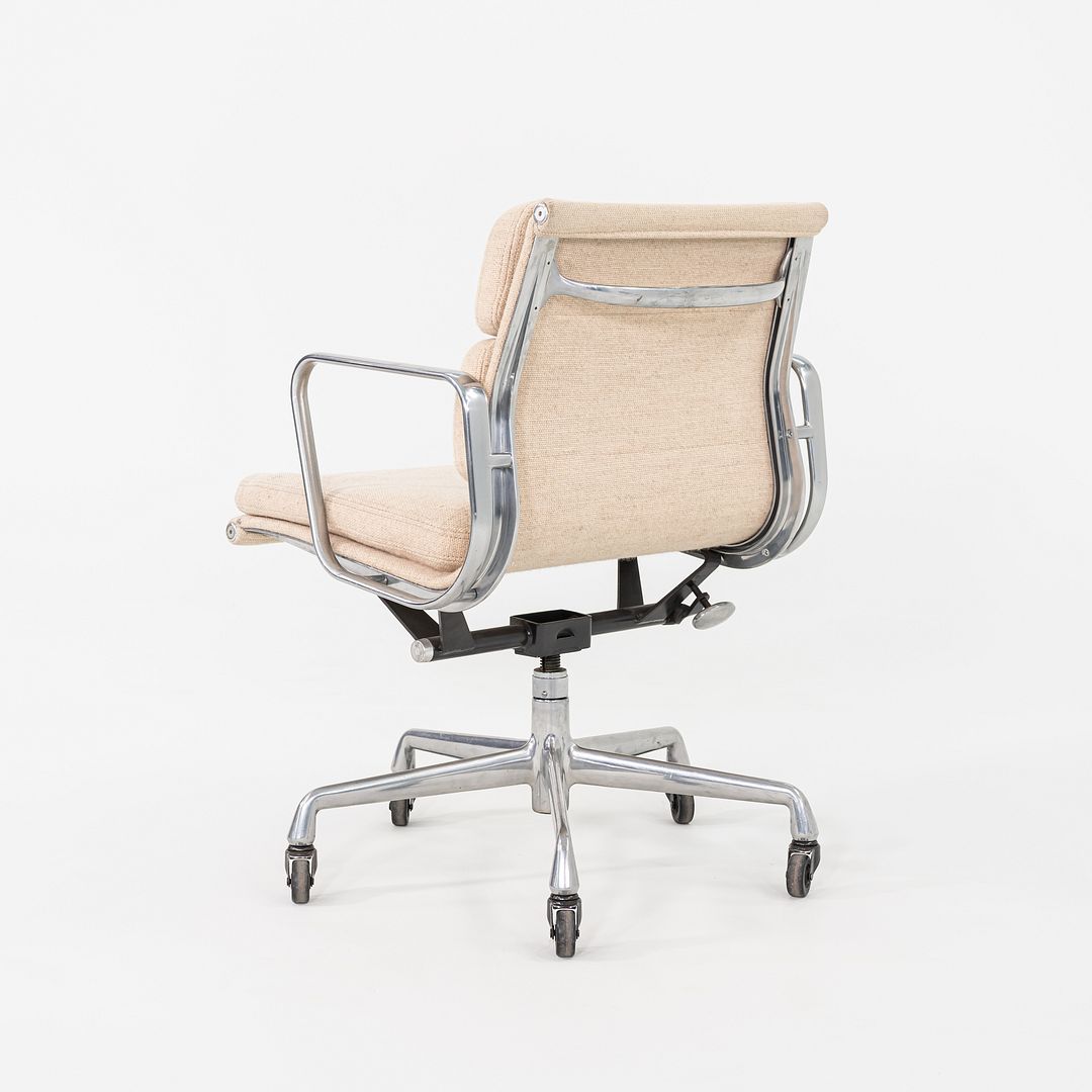 Soft Pad Management Chair, EA435