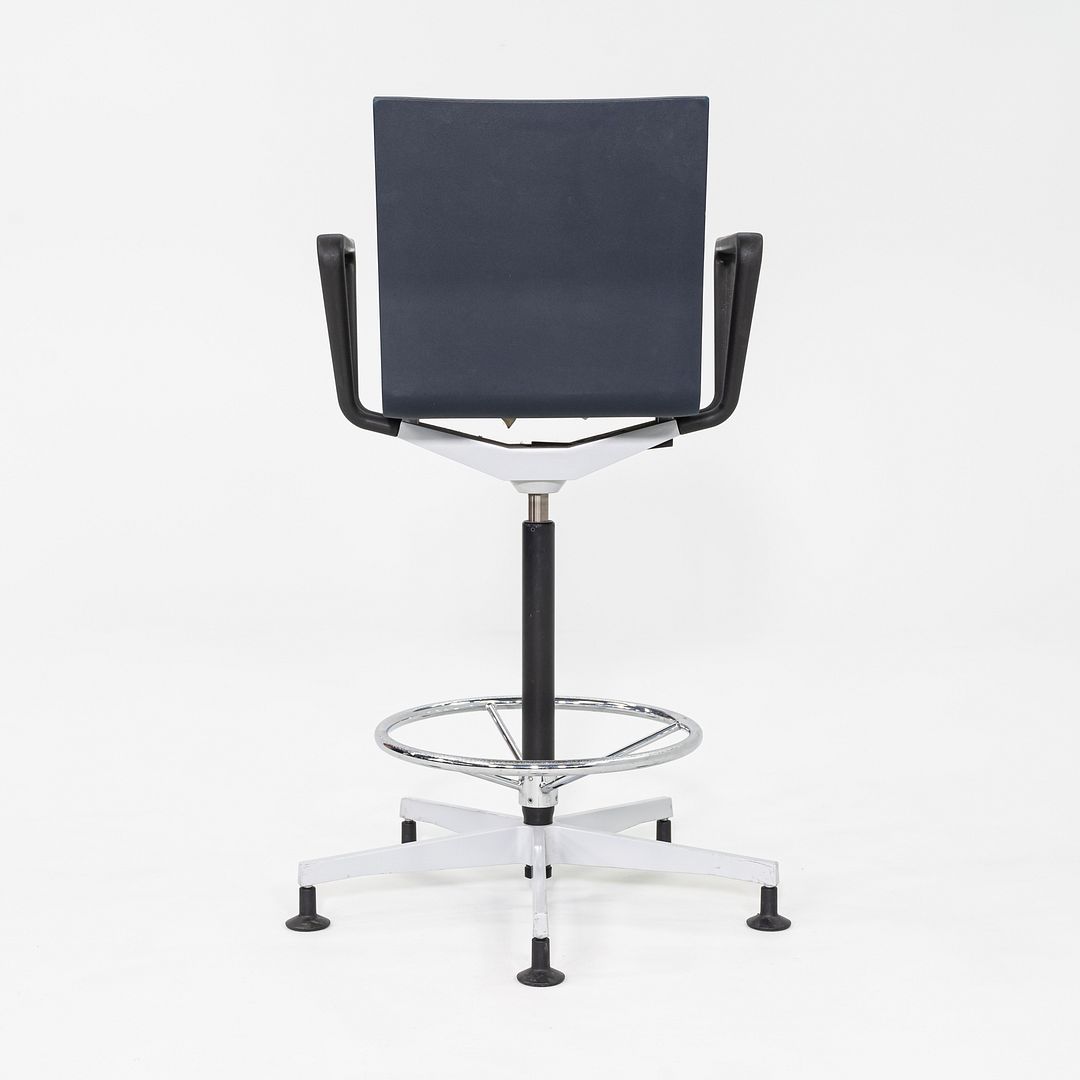 .04 Drafting Stool