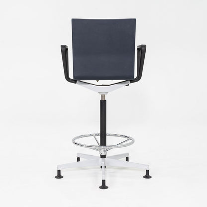.04 Drafting Stool