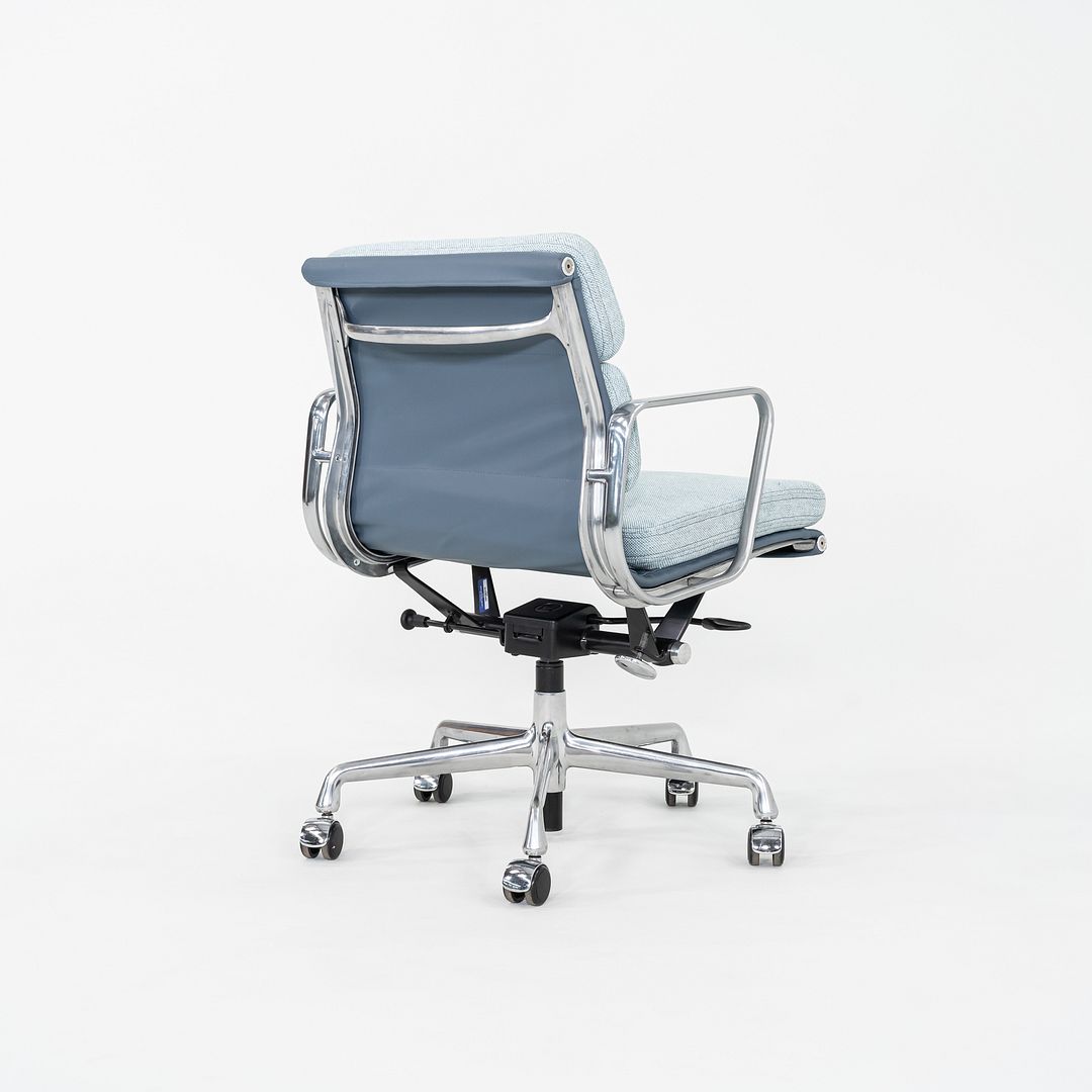 Eames Soft Pad Management Chair, EA435