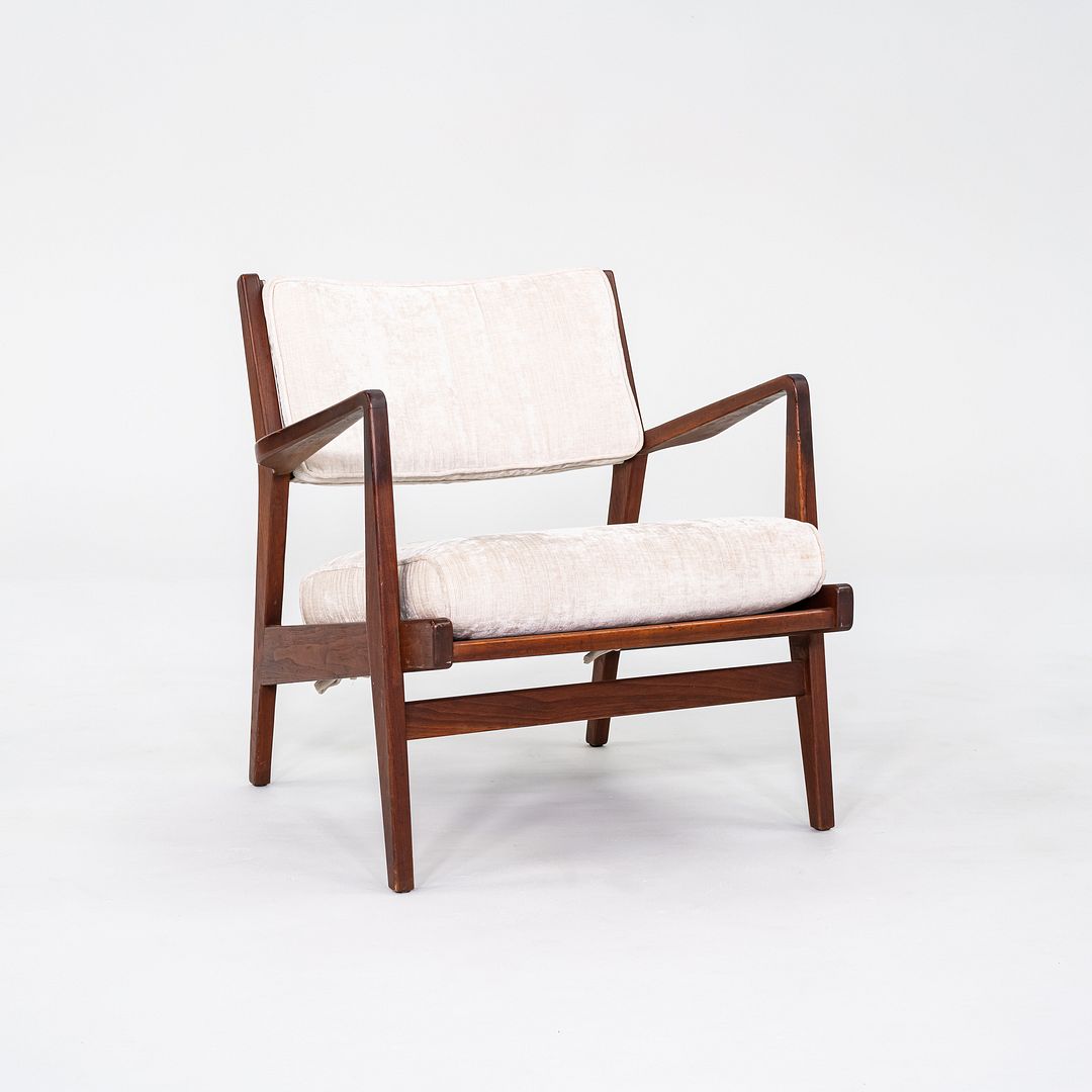 U-430 Lounge Chair