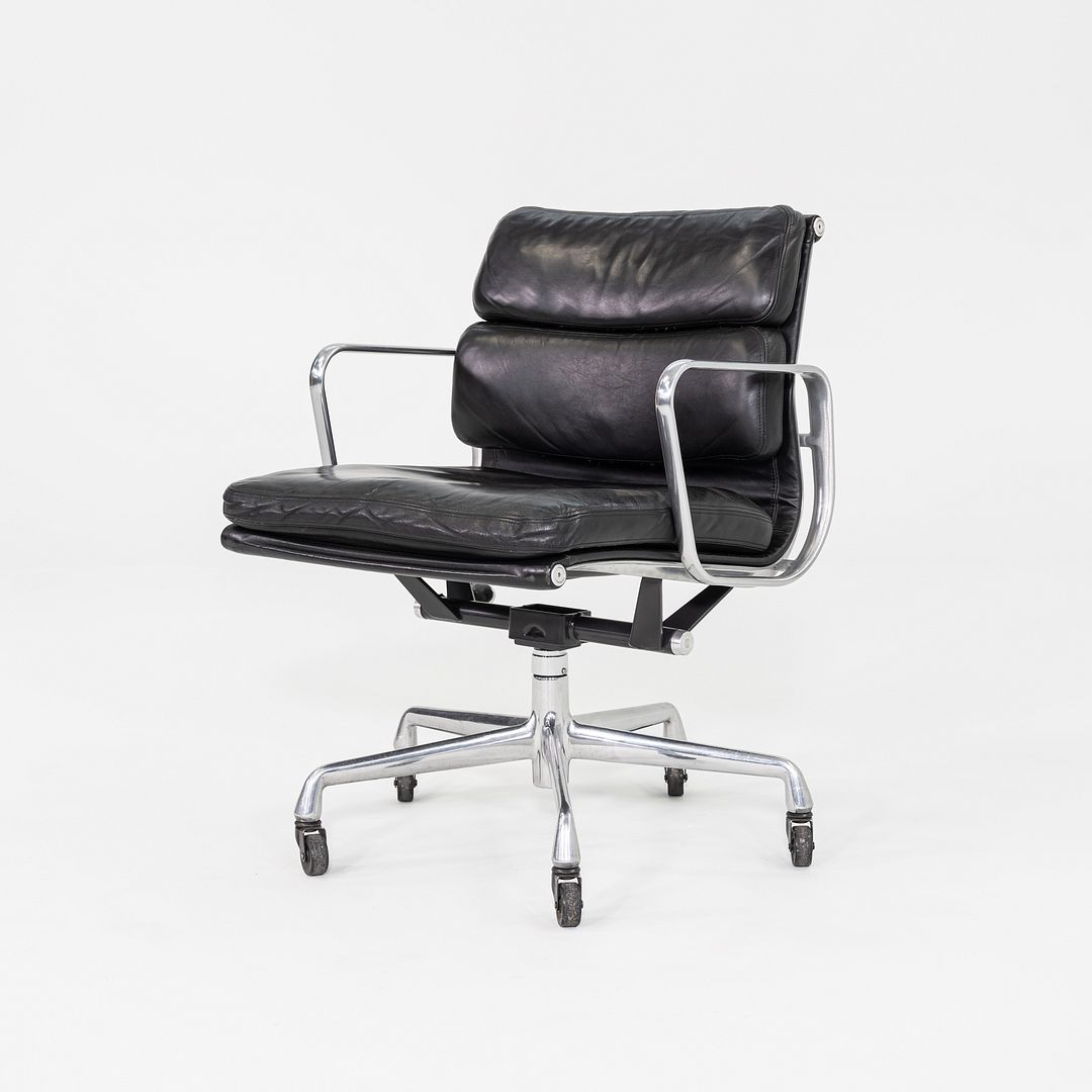 Soft Pad Management Chair, EA435