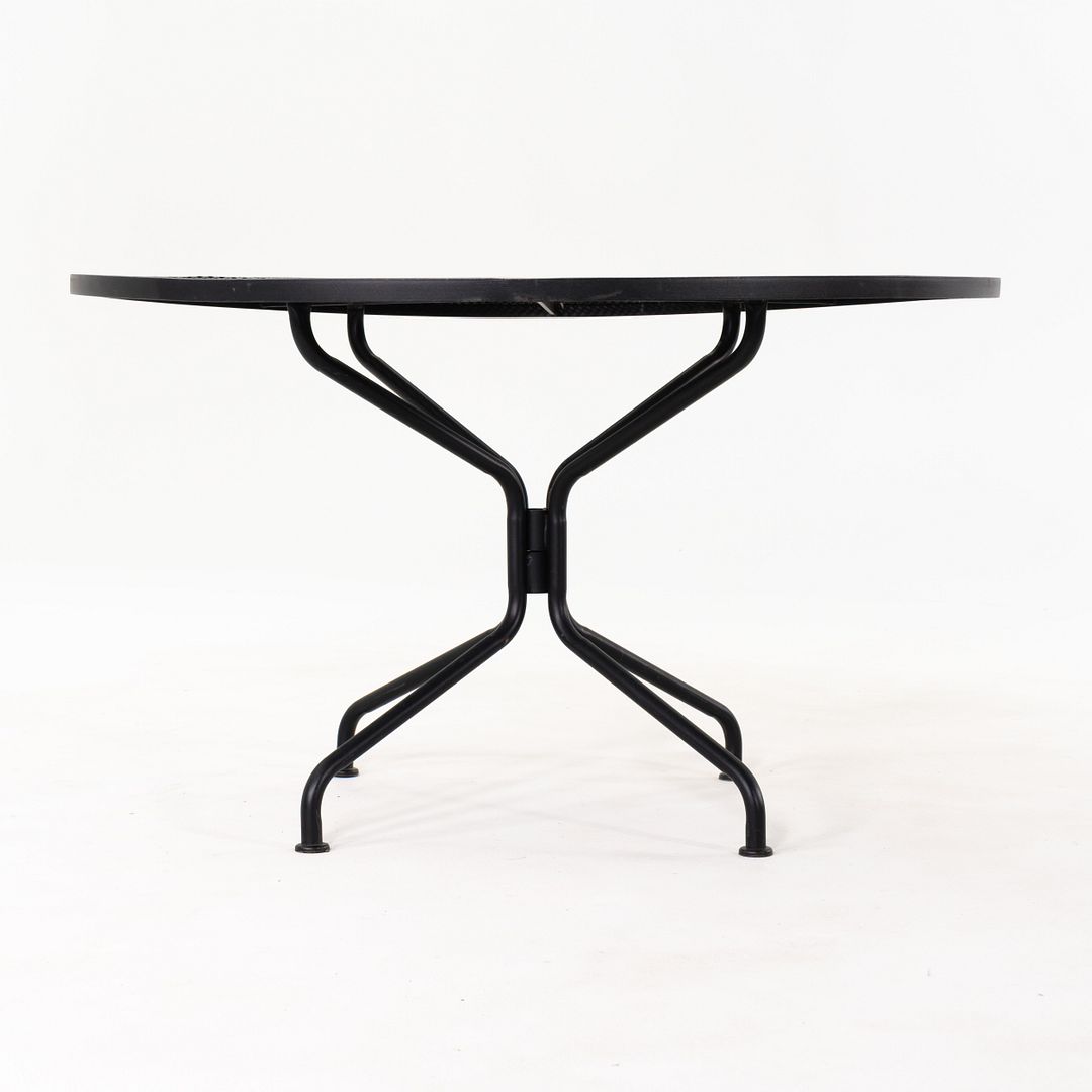 Sculptura Round Dining Table
