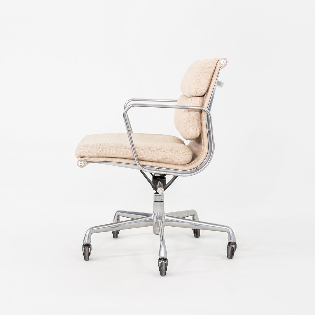 Soft Pad Management Chair, EA435