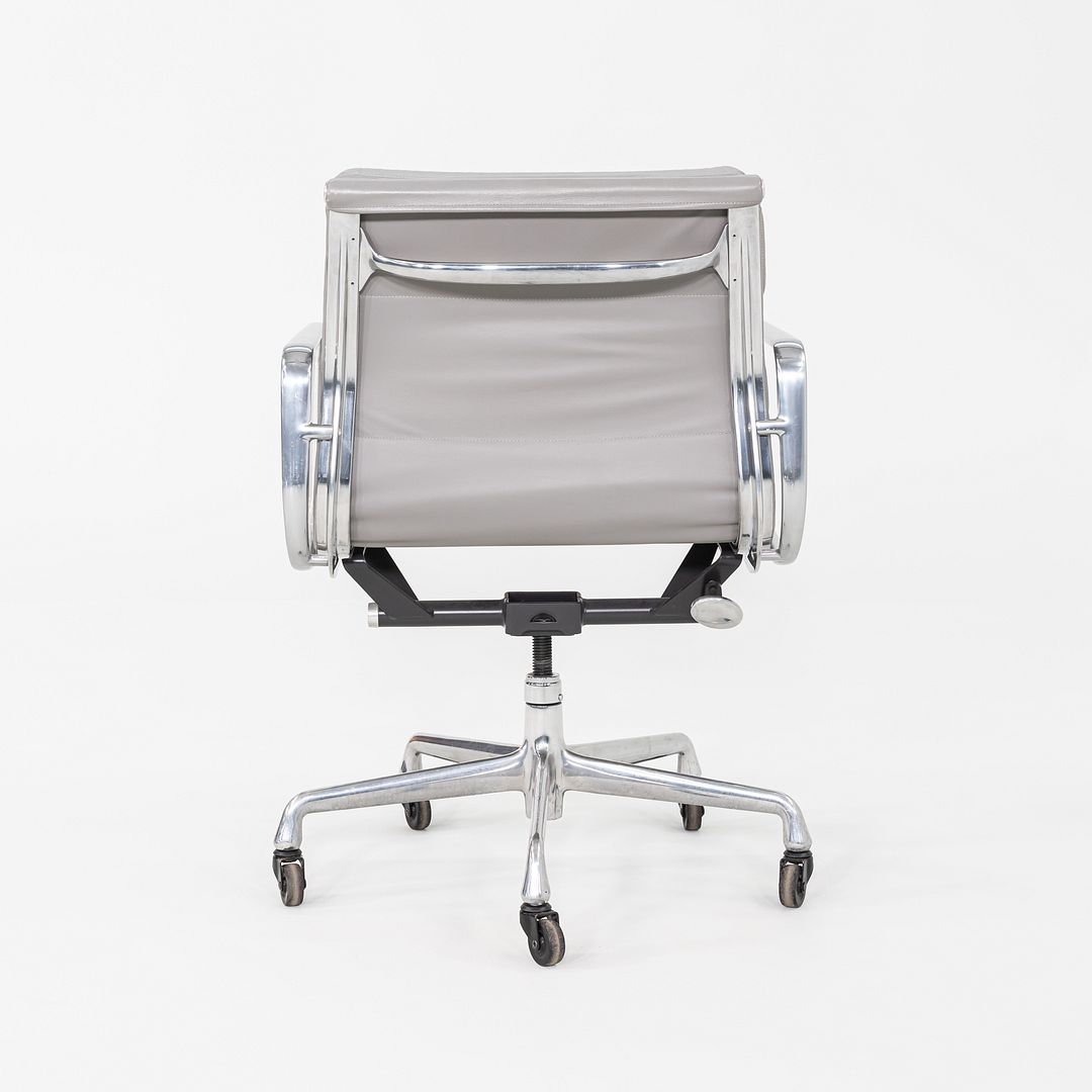 Soft Pad Management Chair, EA435