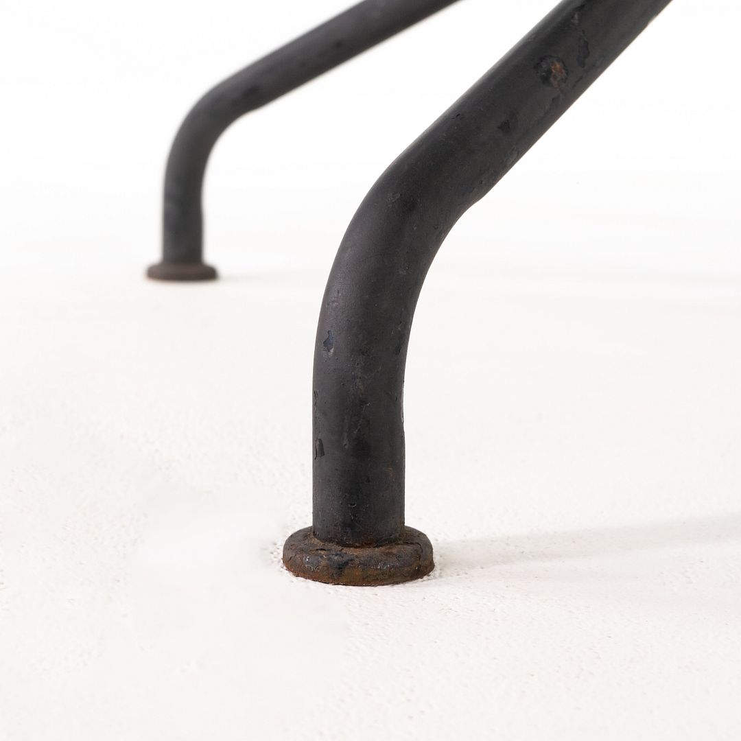 Sculptura Round Dining Table