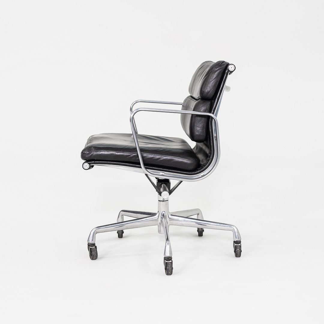 Soft Pad Management Chair, EA435