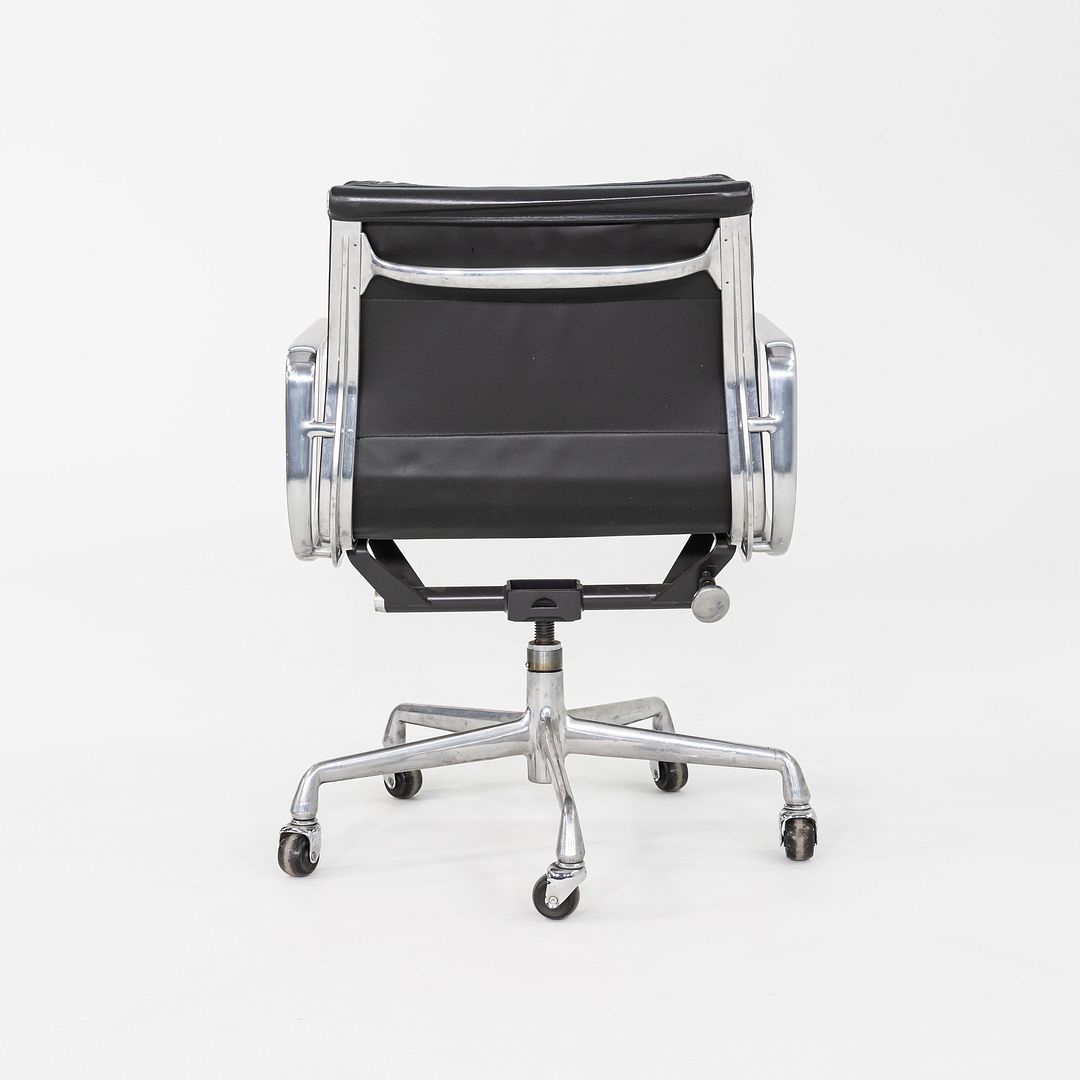 Soft Pad Management Chair, EA435