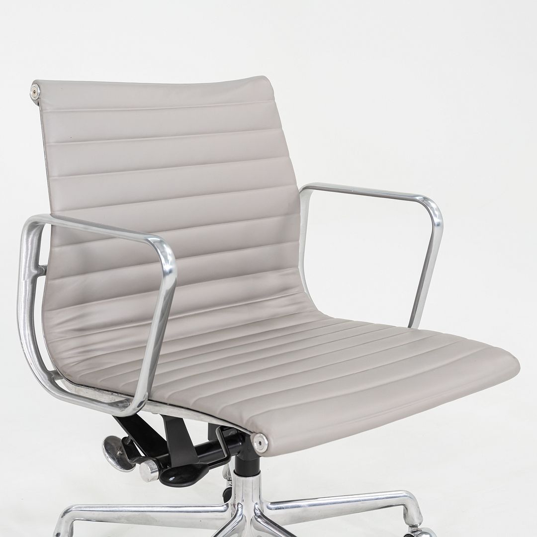 Eames Aluminum Group Management Desk Chair, Model EA335