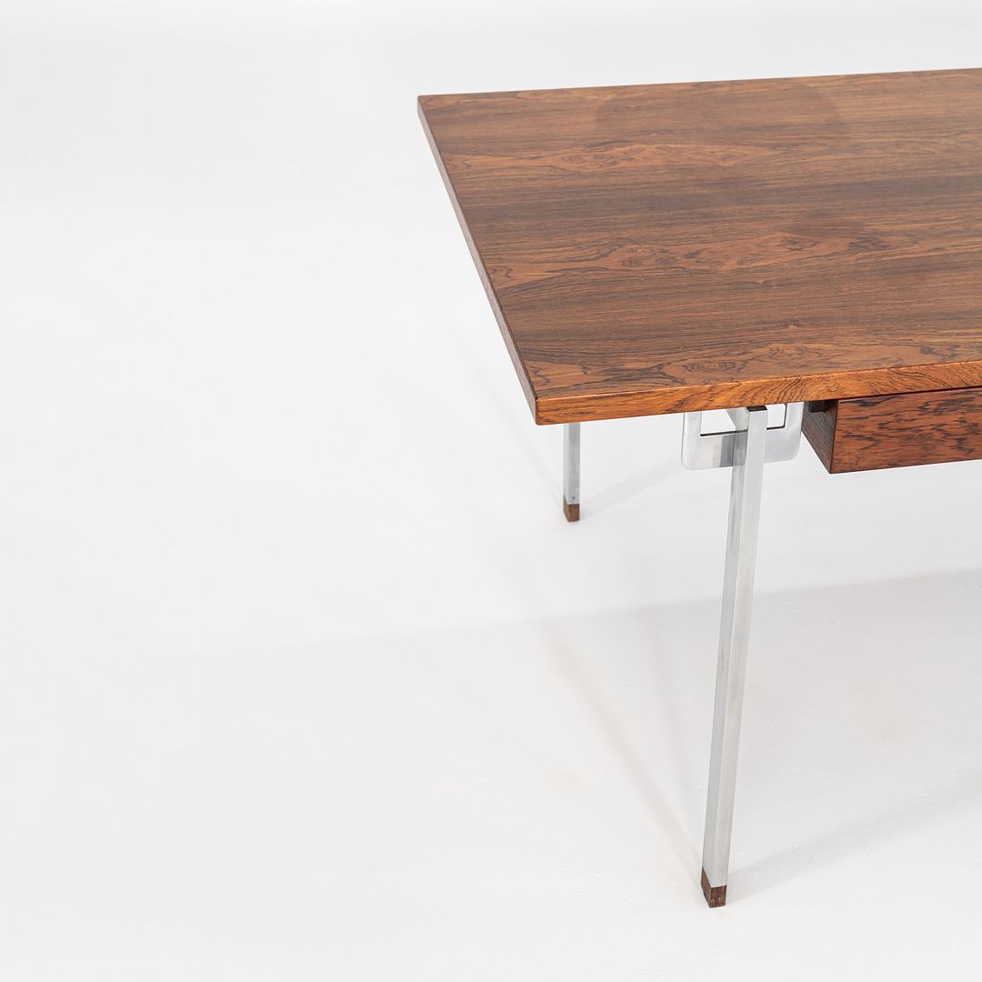 AT325 Desk