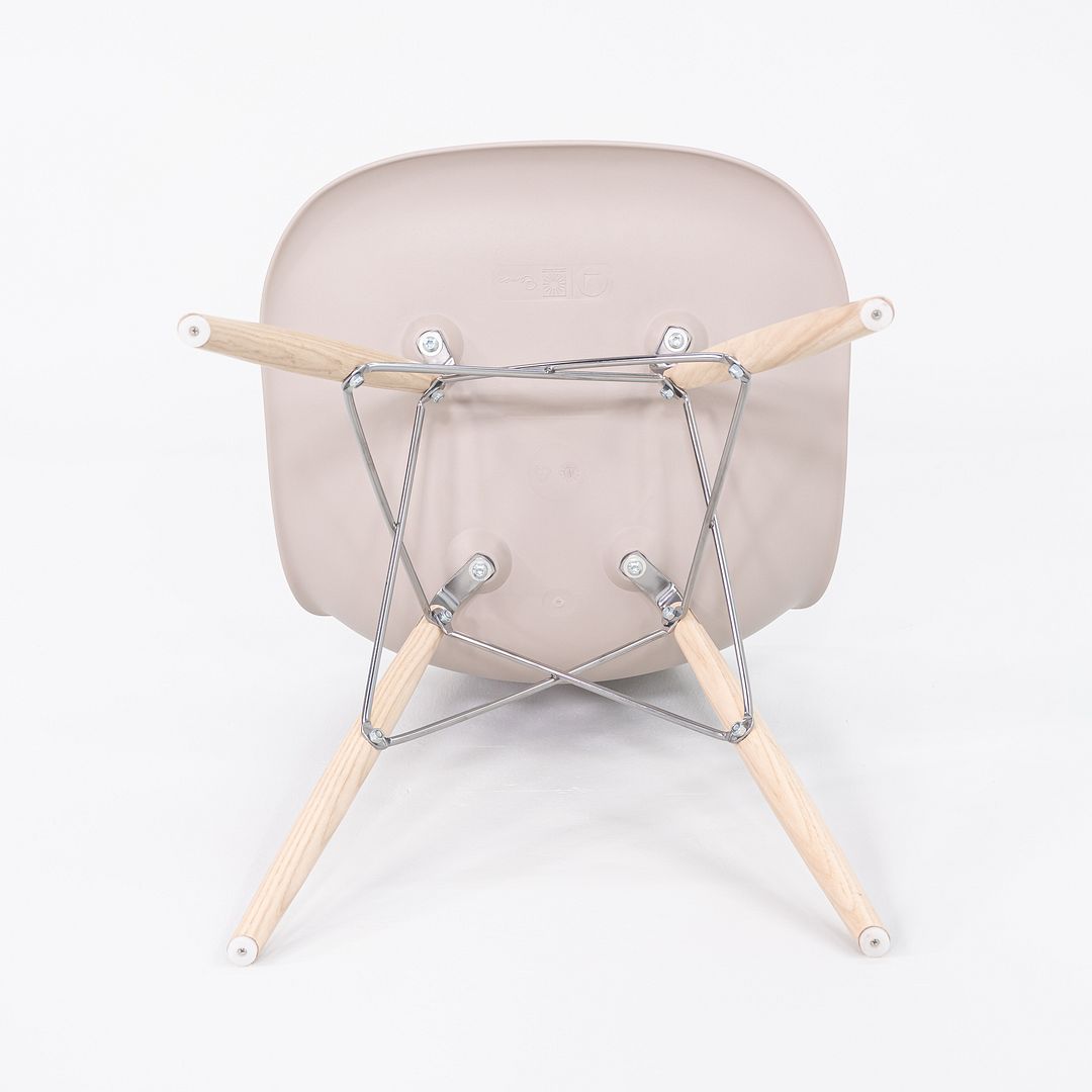 DSW Side Chair with Dowel Base