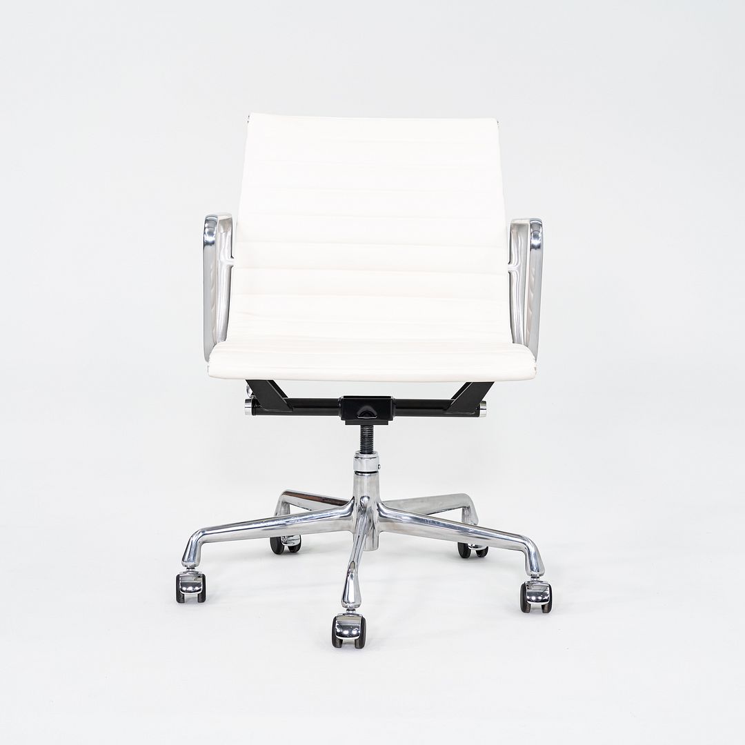 Aluminum Group Management Desk Chair, EA335
