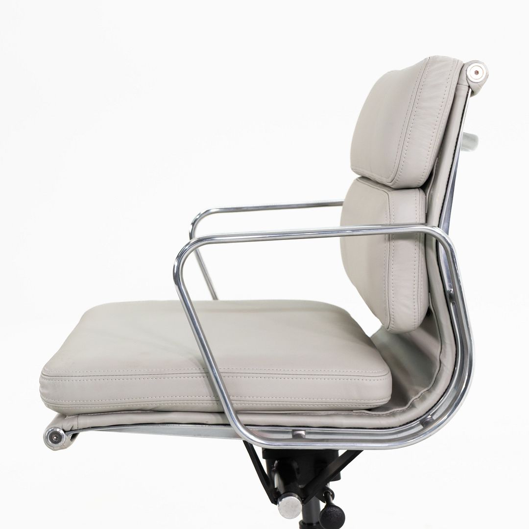 Eames Soft Pad Management Chair, EA435