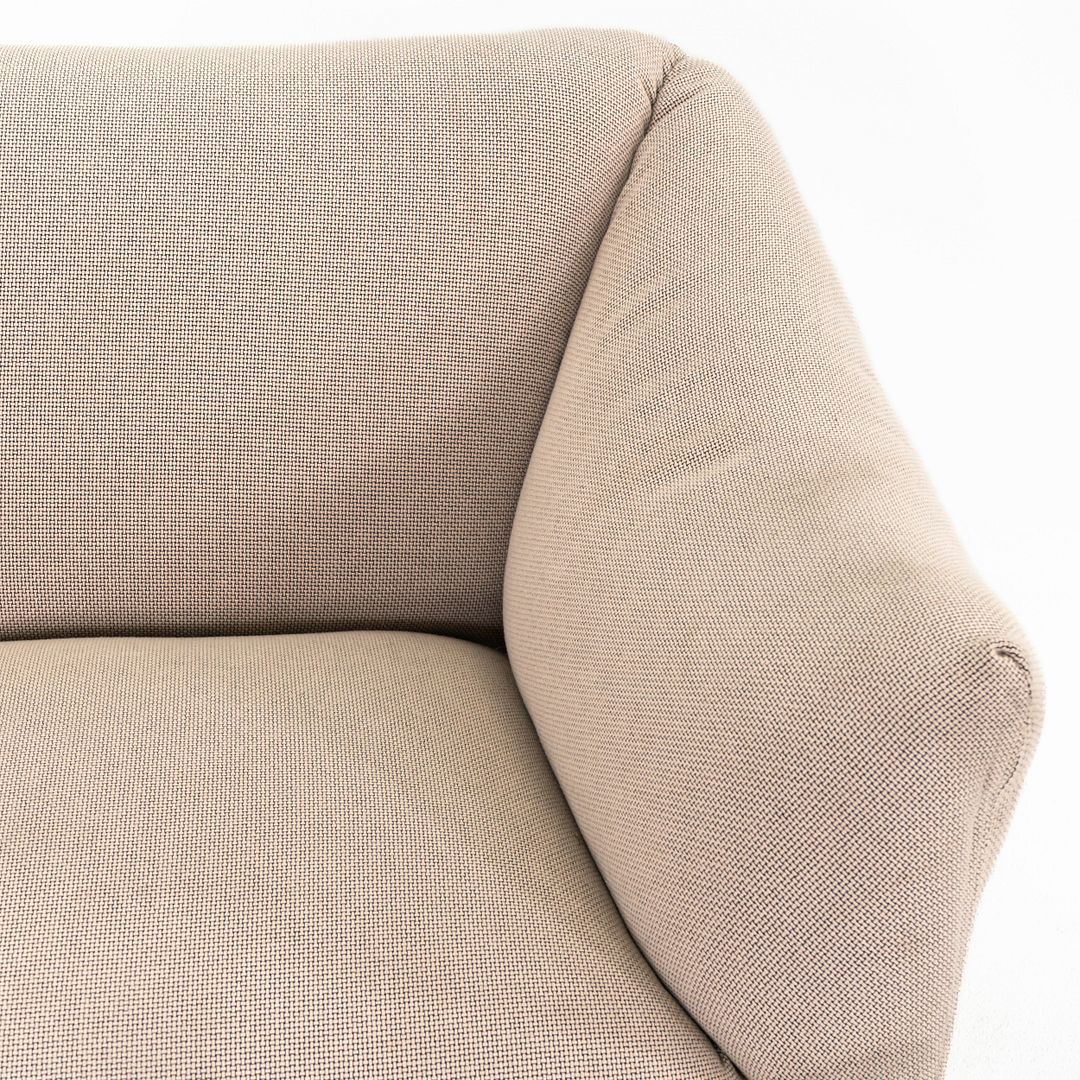 685 Loveseat Sofa