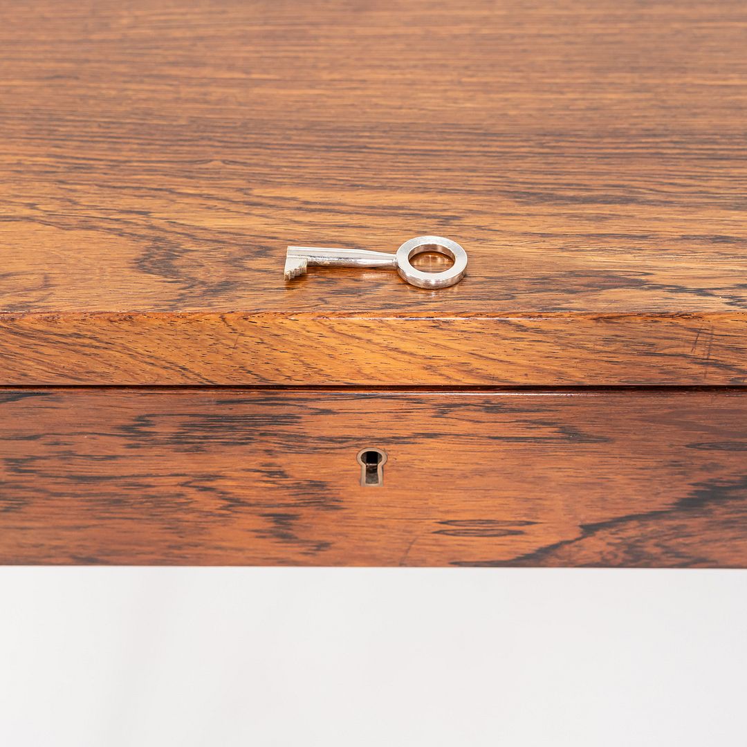 AT325 Desk