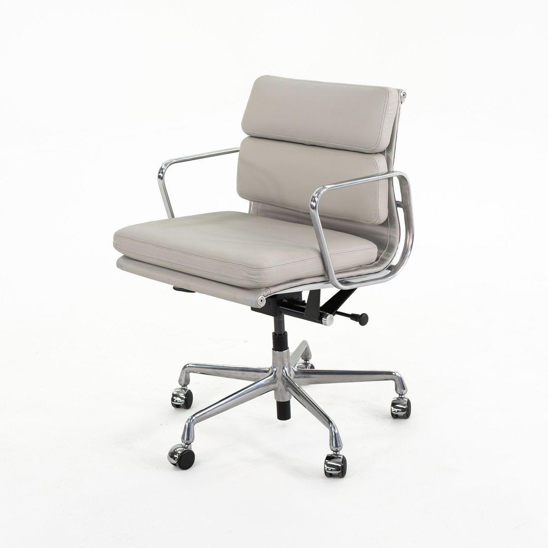 Eames Soft Pad Management Chair, EA435