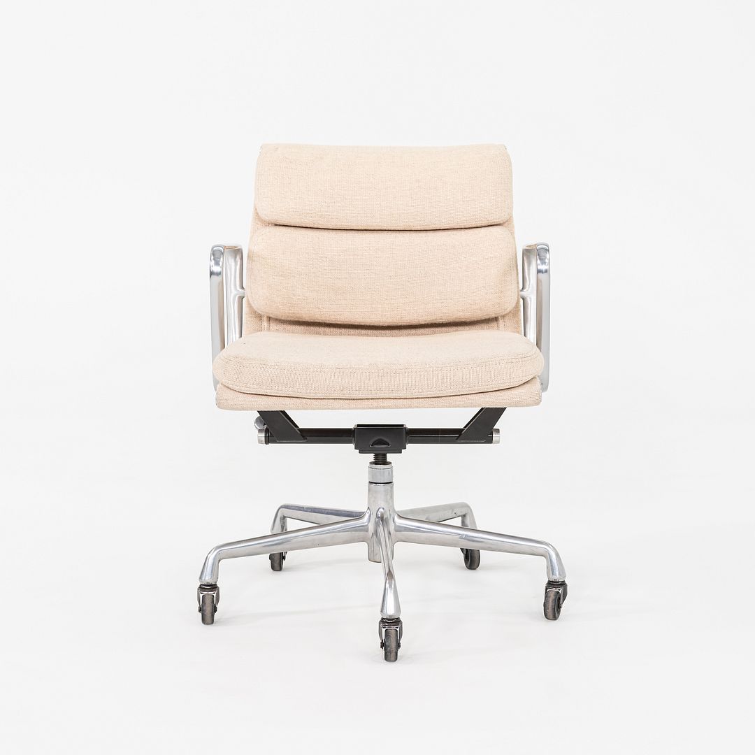 Soft Pad Management Chair, EA435
