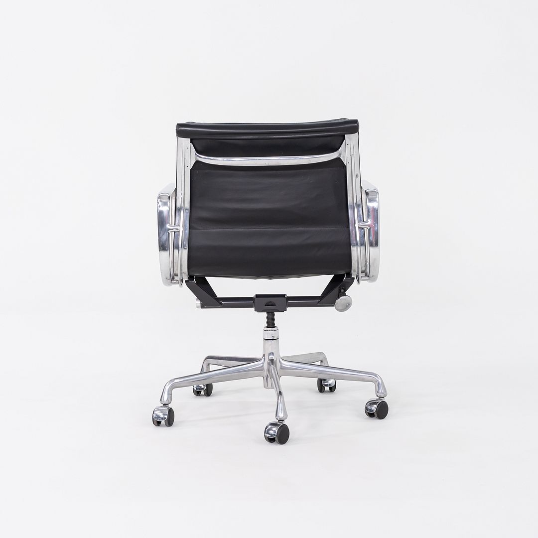 Soft Pad Management Chair, EA435