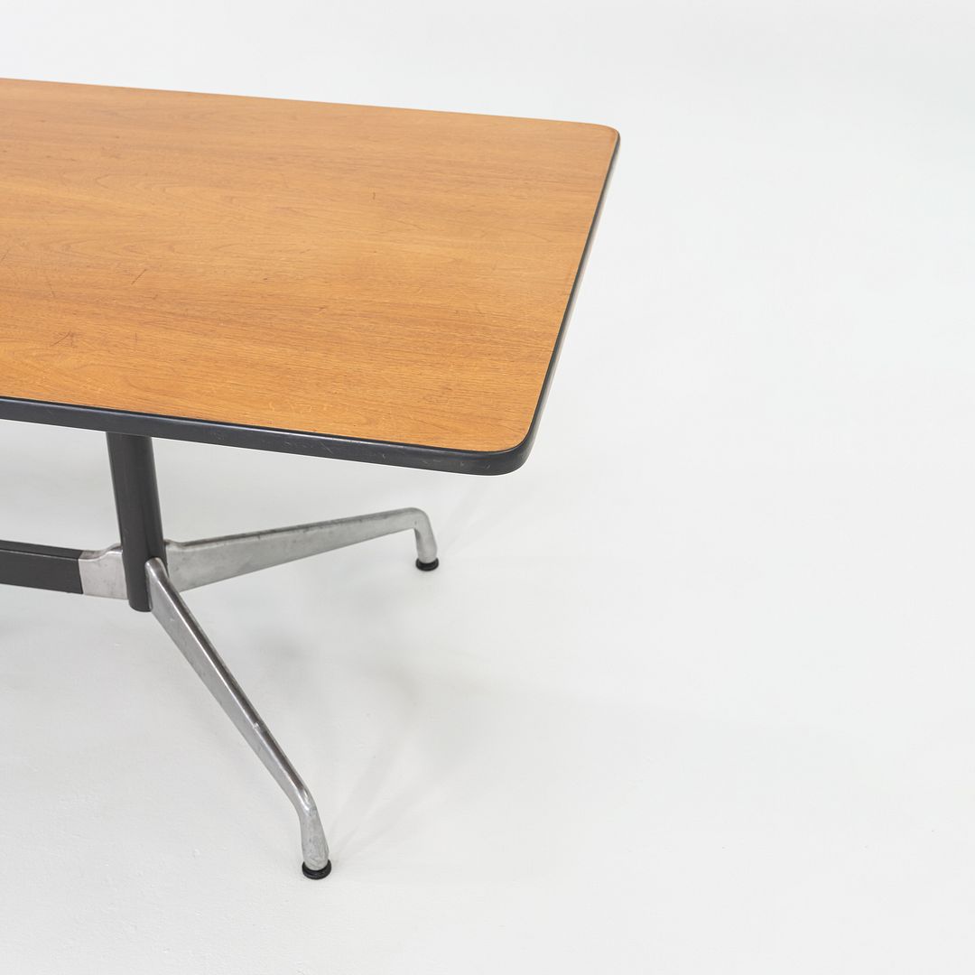 Segmented Conference Table, Model ET143