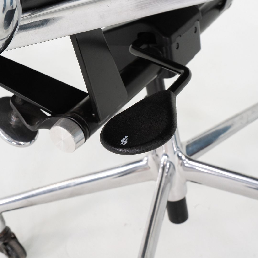 Aluminum Group Management Desk Chair, Model EA335