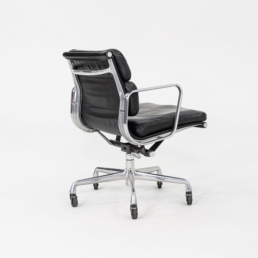 Soft Pad Management Chair, EA435