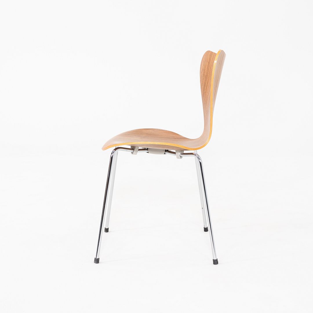 Series 7 Stacking Chair, Model 3107
