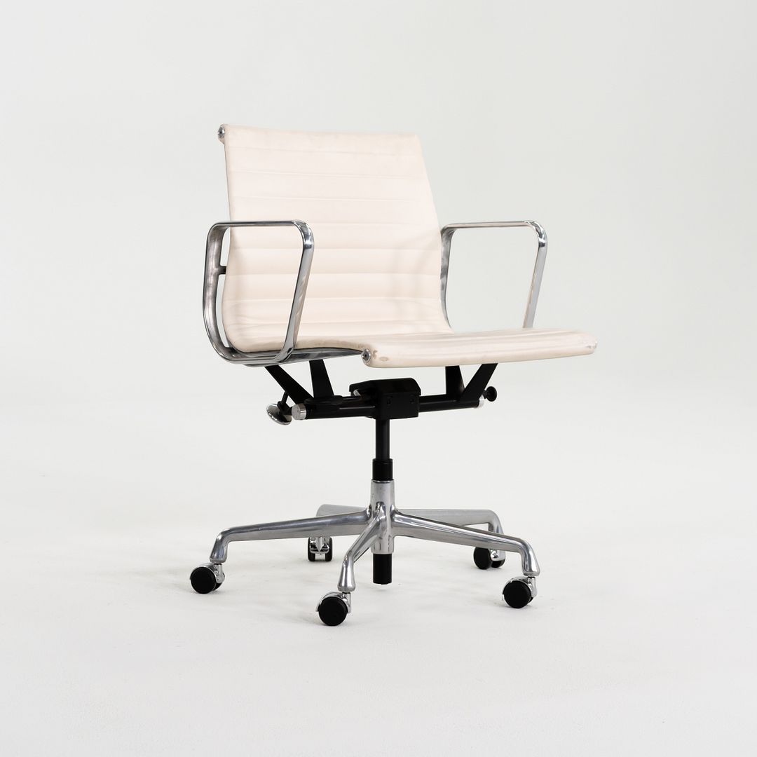 Aluminum Group Management Desk Chair, Model EA335