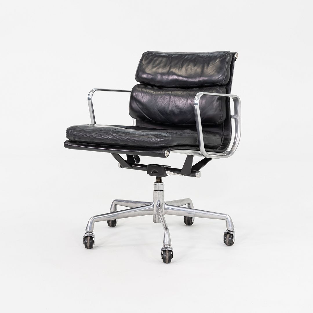 Soft Pad Management Chair, EA435