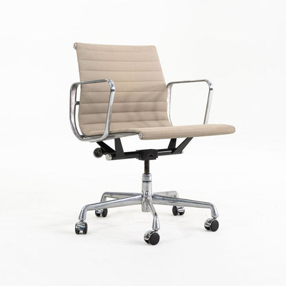 Aluminum Group Management Desk Chair, Model EA335