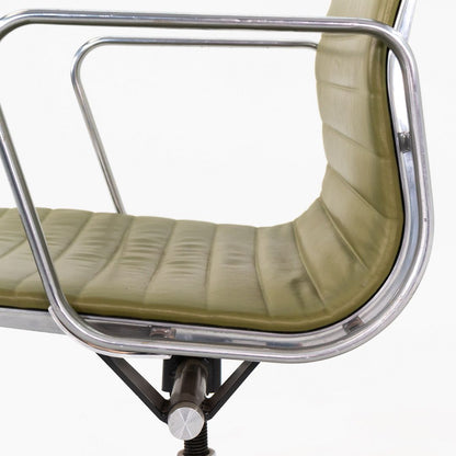 Aluminum Group Management Desk Chair, Model EA335