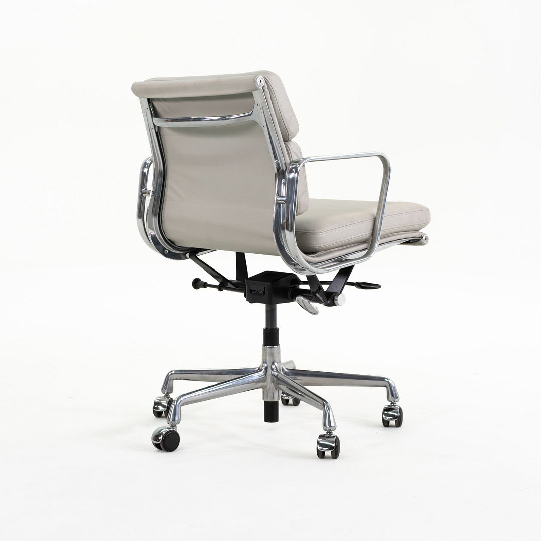 Eames Soft Pad Management Chair, EA435