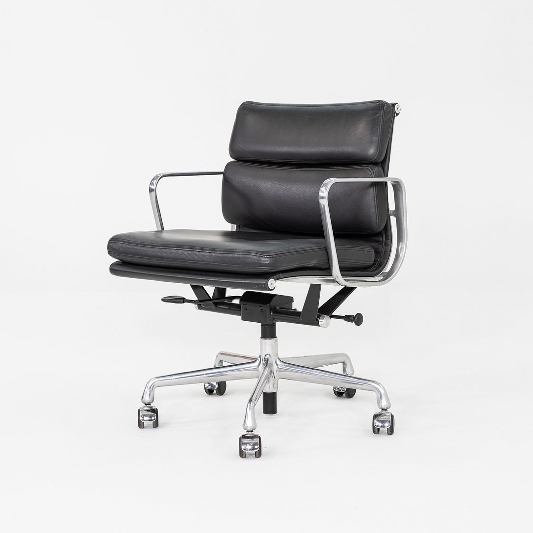Soft Pad Management Chair, EA435