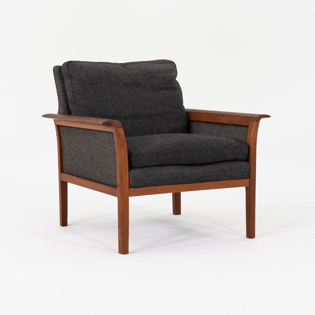 Model 500 Lounge Chair
