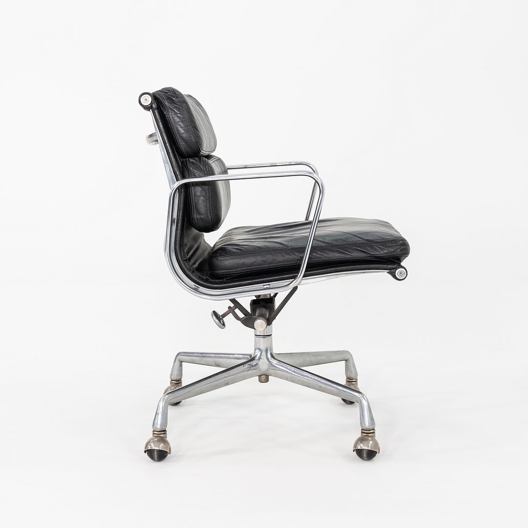 Soft Pad Management Chair, EA418