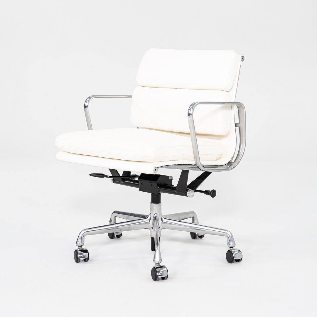 Soft Pad Management Chair, EA435