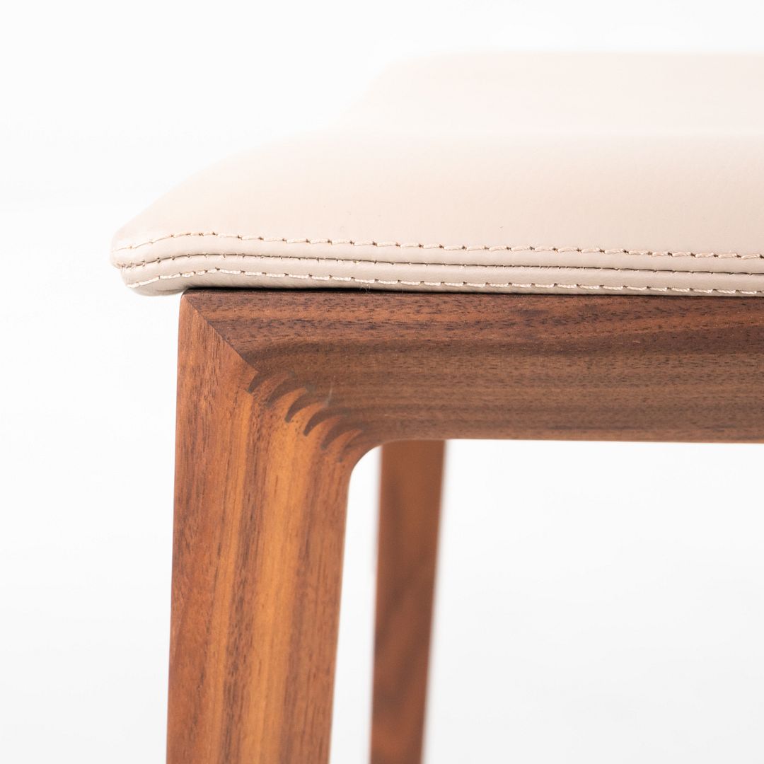 CHALLENGE Side Chair