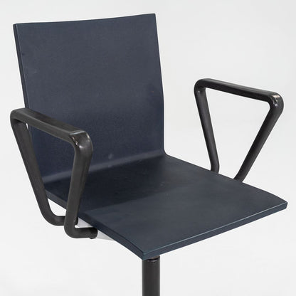 .04 Drafting Stool