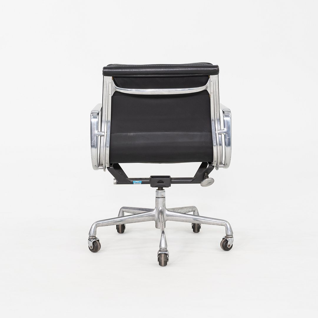 Soft Pad Management Chair, EA435