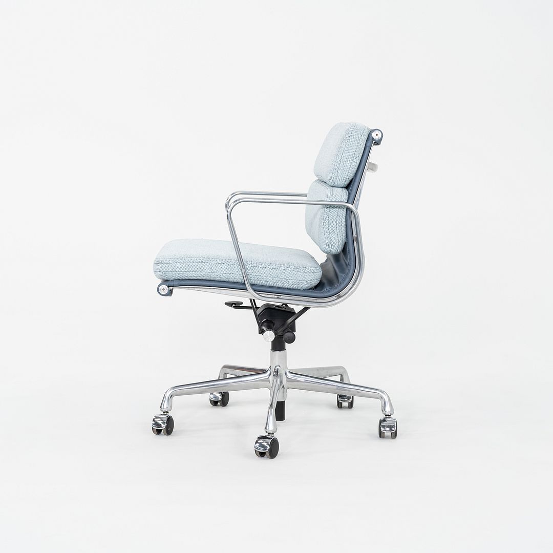 Eames Soft Pad Management Chair, EA435