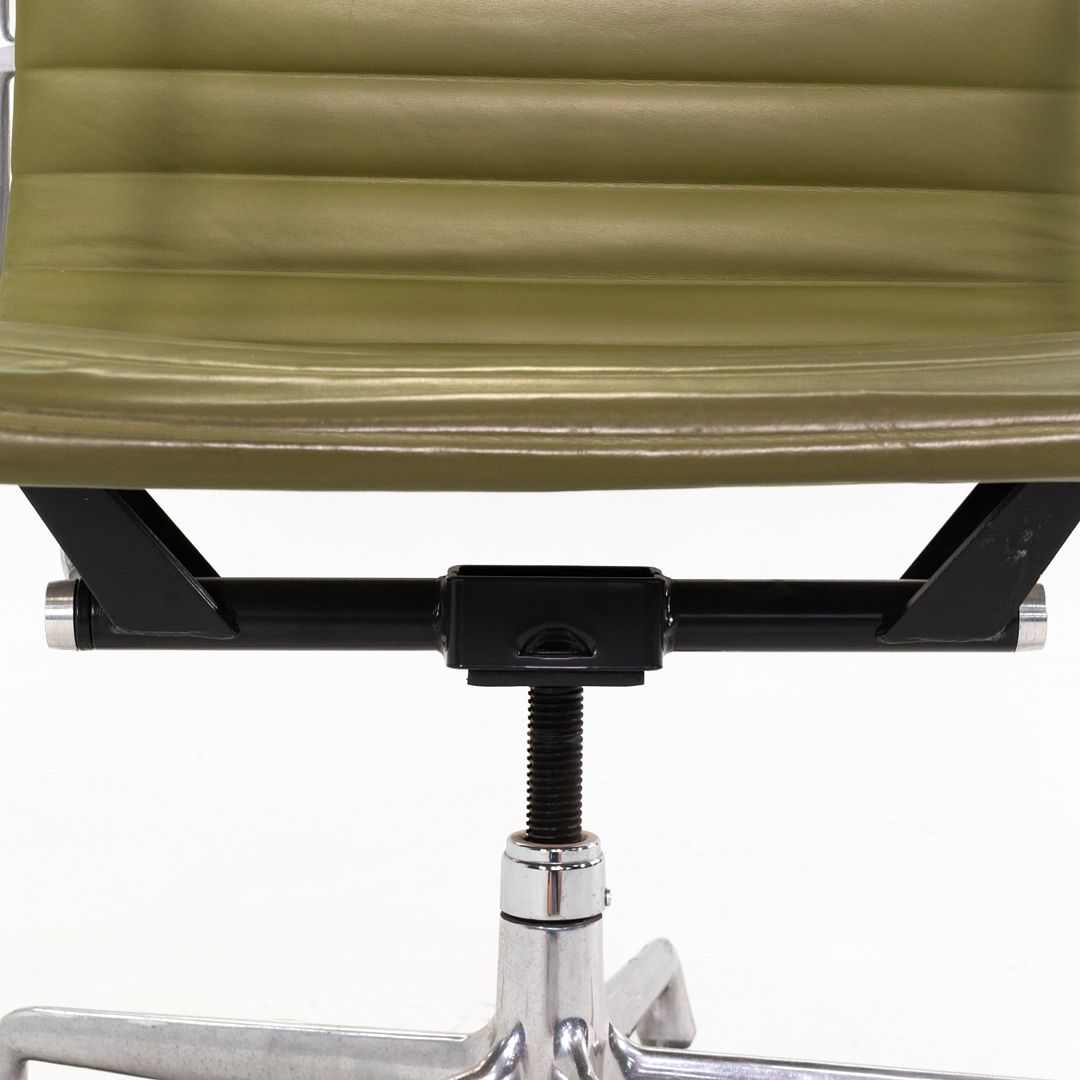 Aluminum Group Management Desk Chair, Model EA335
