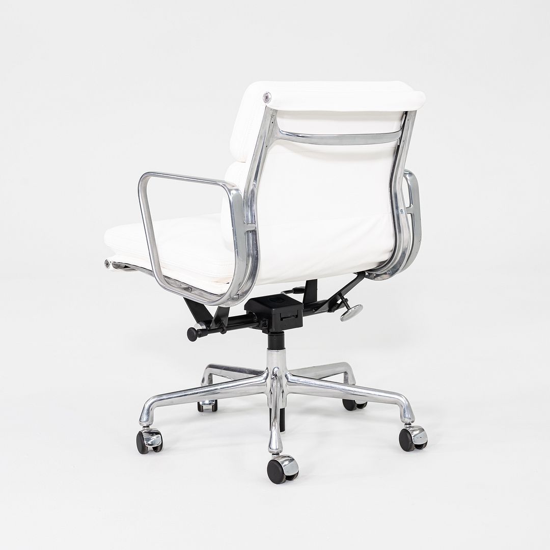 Soft Pad Management Chair, EA435