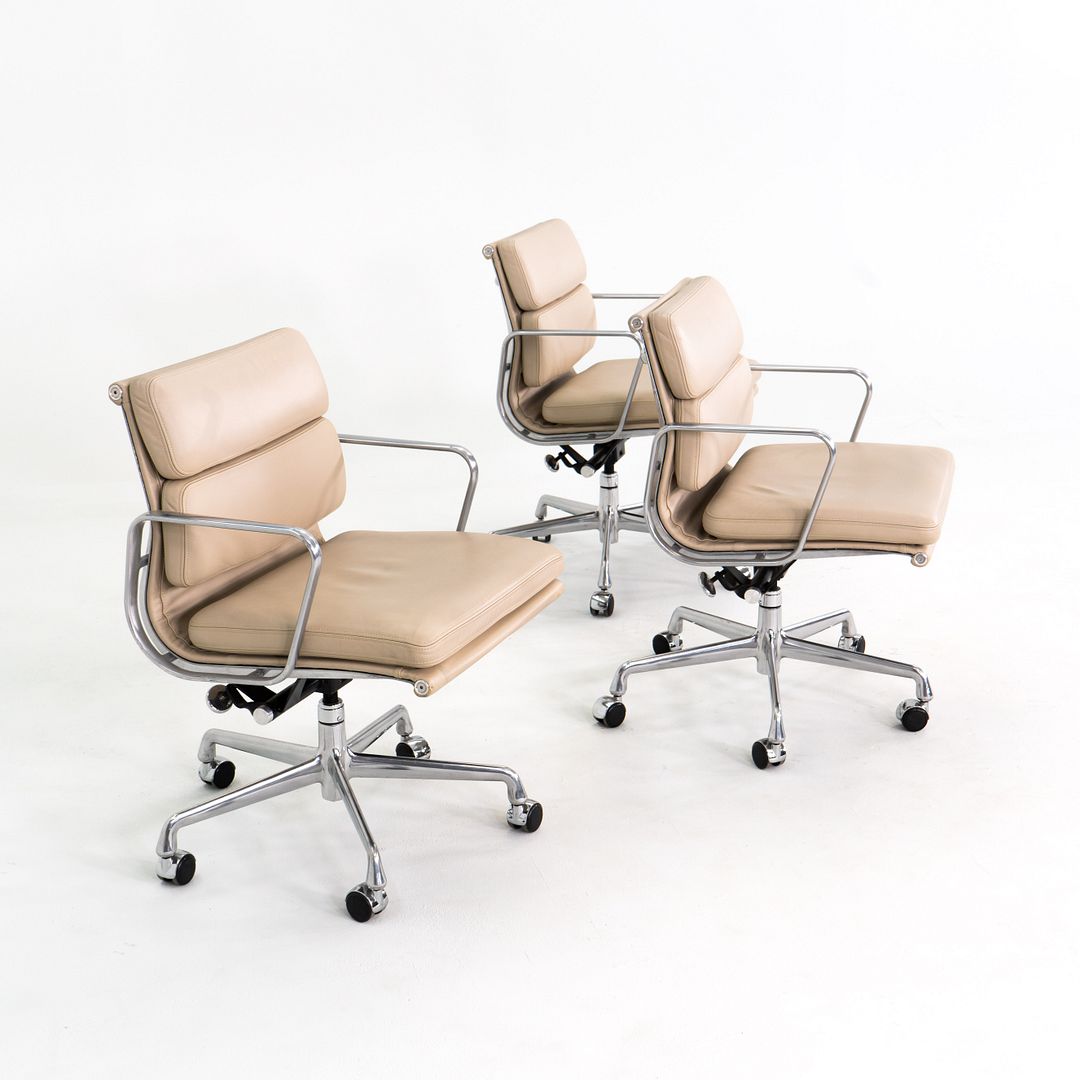 Eames Aluminum Group Soft Pad Management Desk Chair, Model EA435