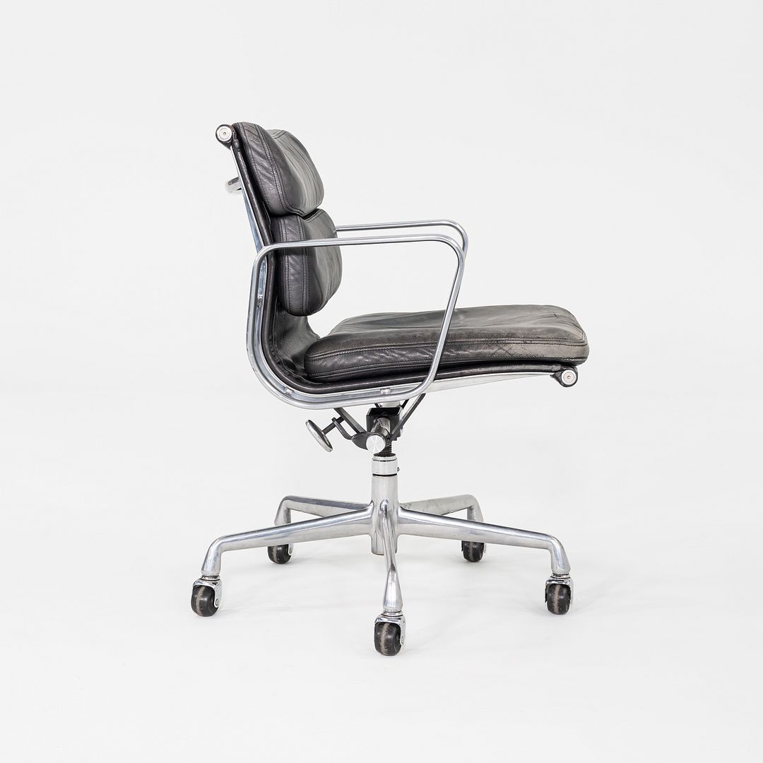 Soft Pad Management Chair, EA435