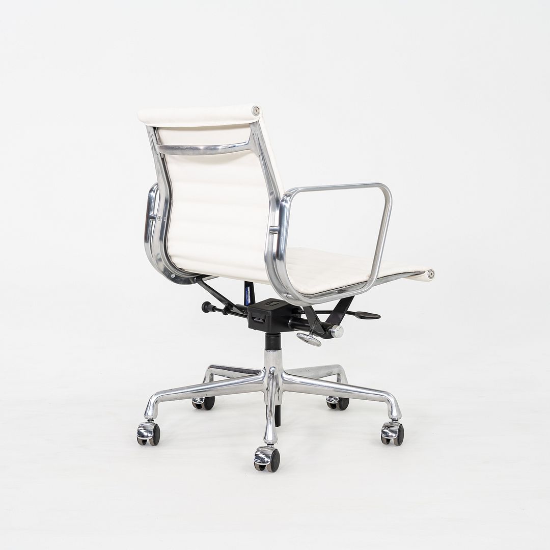 Aluminum Group Management Desk Chair, Model EA335