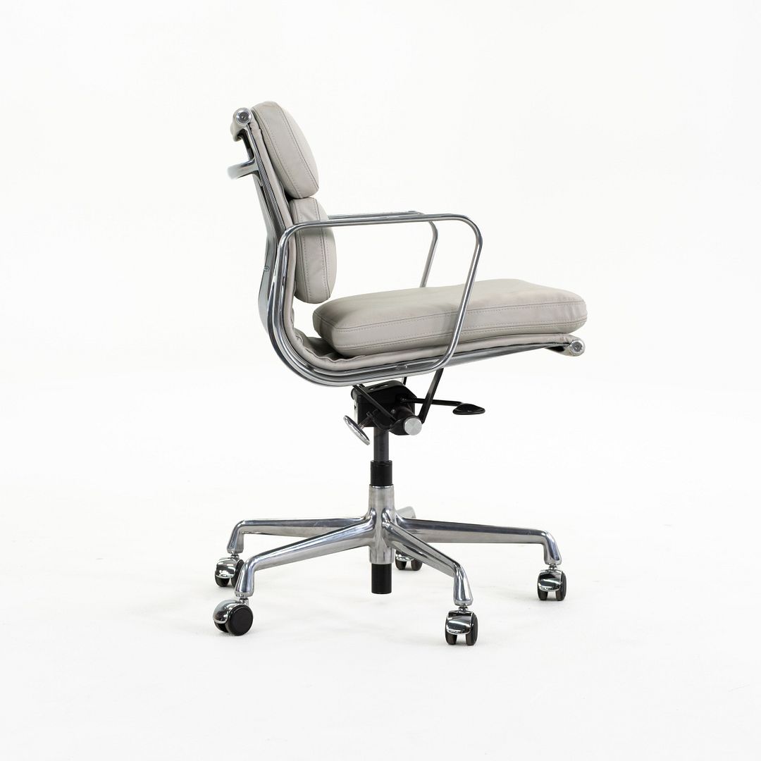 Eames Soft Pad Management Chair, EA435