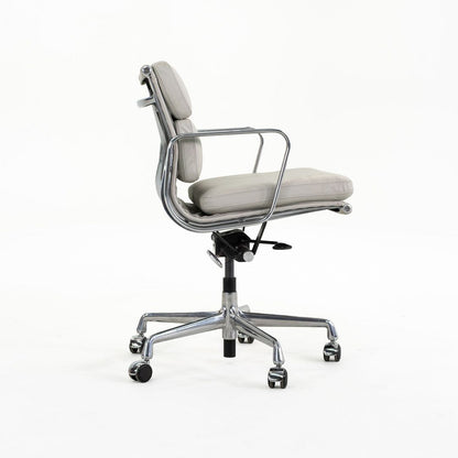 Eames Soft Pad Management Chair, EA435